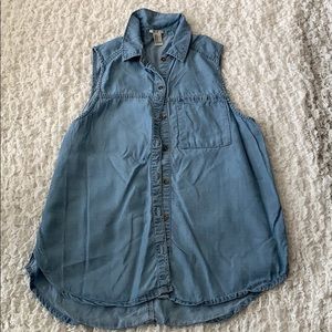 FOREVER 21 Sleeveless Chambray button down